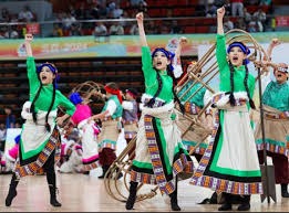 精灵教母的胜利，被禁赛的俄体操女皇，亲手把中国姑娘送上冠军领奖台