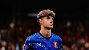 【日职】「已经准备了一年」辰己凉介放话金手套颁奖典礼要超越去年「金人造型」｜日本职棒